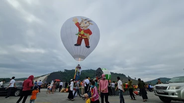Hàng nghìn người dân địa phương và du khách háo hức khi lần đầu chứng kiện sự kiện lớn chào mừng SEA Games 31.