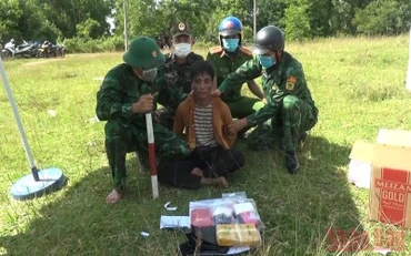 Đối tượng Hồ Văn Nhưn bị bắt giữ cùng tang vật.