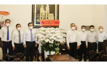 Đồng chí Nguyễn Văn Nên thăm, chúc mừng Tòa Tổng Giám mục Tổng Giáo phận TP Hồ Chí Minh và Tổng Giám mục Nguyễn Năng, Tổng Giáo phận TP Hồ Chí Minh.
