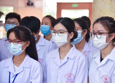 Sinh viên Trường đại học Y Hà Nội trong đợt 3 ra quân lên đường hỗ trợ Bắc Ninh (Ảnh chụp ngày 1-6, HMU) 