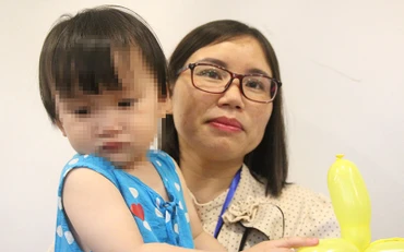 Chị Phạm Thị Bích hạnh phúc chào đón con đầu lòng sau hơn 10 năm hiếm muộn. 