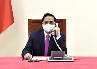 Thủ tướng Phạm Minh Chính điện đàm với Thủ tướng Thái Lan Prayut Chan-o-cha. (Ảnh: TRẦN HẢI)