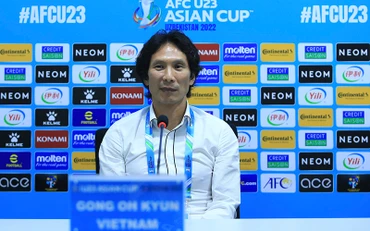 Huấn luyện viên Gong Oh Kyun.