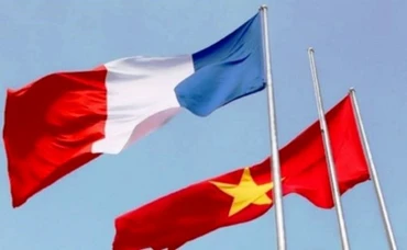 Các nhà lãnh đạo Việt Nam gửi điện mừng Quốc khánh Cộng hòa Pháp