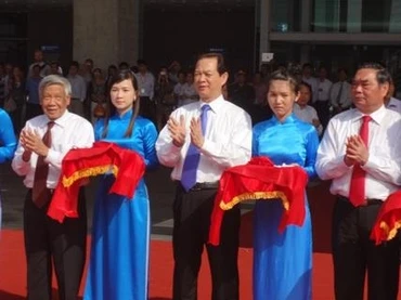 Nguyên Tổng Bí thư Lê Khả Phiêu, Thủ tướng Nguyễn Tấn Dũng và Ủy viên Bộ Chính trị, Thường trực Ban Bí thư Lê Hồng Anh c