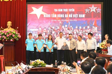 Tọa đàm trực tuyến: Nâng tầm bóng đá nữ Việt Nam