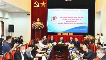 Quang cảnh buổi họp báo phát động Giải thưởng toàn quốc về thông tin đối ngoại lần thứ VIII và ra mắt cuốn sách “Rạng danh Tổ quốc, Cơ đồ Việt Nam - Dấu ấn 2021”. Ảnh: THỦY NGUYÊN