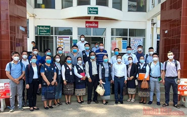 Đoàn công tác của Bộ Y tế Việt Nam tại Bệnh viện đa khoa tỉnh Savannakhet.