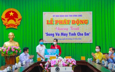 Nhiều tổ chức, cá nhân hỗ trợ chương trình “Sóng và máy tính cho em” tại lễ phát động.