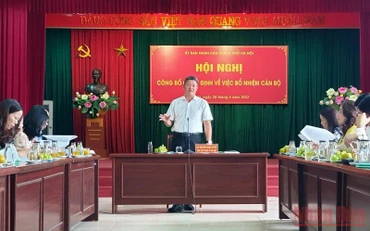 Quang cảnh cuộc họp.