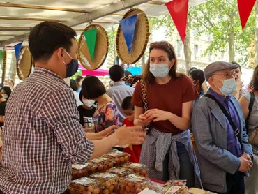 Người tiêu dùng châu Âu ưa chuộng trái vải Việt Nam.