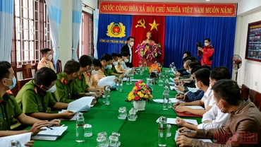 Liên ngành nhóm họp để triển khai công tác khắc phục hậu quả vụ tai nạn chìm tàu ở Hội An. 