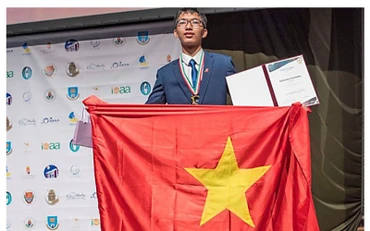 Nguyễn Mạnh Quân (SN 2003), học sinh lớp 12 Lý 1, Trường THPT chuyên Hà Nội - Amsterdam; có các thành tích: HCV Olympic Vật lý châu Âu EUPHO 2020; HCV Olympic Thiên văn và Vật lý thiên văn quốc tế năm 2019 tại Hungaria; HCV Olympic Khoa học trẻ quốc tế năm 2018...