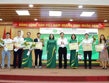 Vinh danh các giảng viên Học viện nông nghiệp có thành tích cao trong giảng dạy và nghiên cứu khoa học.