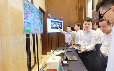 Trình diễn giải pháp camera giám sát ứng dụng trí tuệ nhân tạo do kỹ sư của Viettel phát triển.