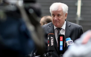 Bộ trưởng Nội vụ Đức Horst Seehofer phát biểu trước báo giới ngày 20/10. (Ảnh: Reuters)