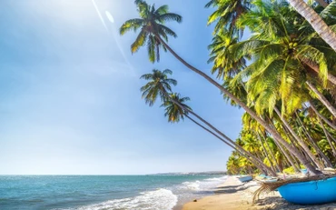 Những địa điểm có thể thuận tiện tiếp cận bằng đường bộ như: Hồ Tràm, Vũng Tàu, Phan Thiết, Đà Lạt có ưu thế trở thành địa điểm nghỉ dưỡng cuối tuần được yêu thích. (Phan Thiết, Bình Thuận)