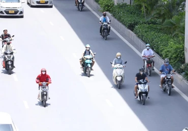 Hà Nội trải qua đợt cao điểm nắng nóng, có lúc tới 40 độ C