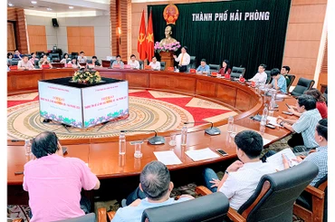 Quang cảnh họp báo sáng 16-4.