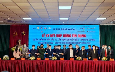 Lễ ký kết Hợp đồng tín dụng Dự án thành phần đầu tư xây dựng đoạn Diễn Châu-Bãi Vọt.
