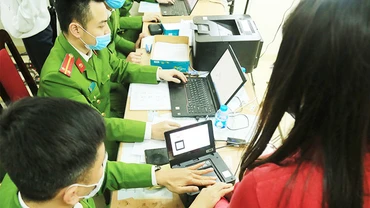 Từ ngày 25/2, Bộ Công an sẽ cấp tài khoản định danh điện tử thông qua công tác cấp CCCD gắn chip. Ảnh: TUYẾN PHAN