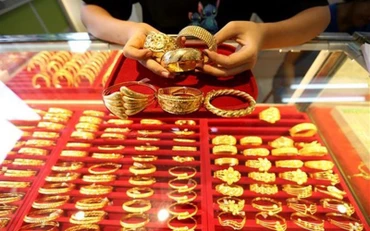 Vàng trang sức được bày bán tại một cửa hàng ở Yangon (Myanmar). (Ảnh: THX/TTXVN)