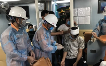 Bệnh nhân được đưa về bờ an toàn.