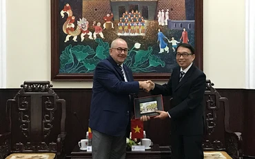 Đại học Huế chú trọng hợp tác, liên kết đào tạo đại học và sau đại học với các đối tác nước ngoài. Trong ảnh: Giám đốc Đại học Huế tiếp Đại sứ Vương quốc Bỉ tại Việt Nam.