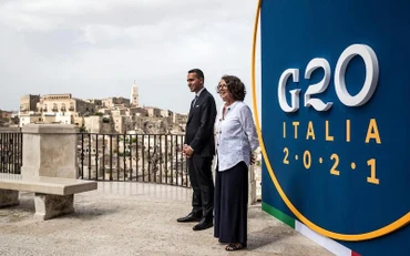 Các quan chức ngoại giao Italia chào mừng các đại biểu đến tham dự Hội nghị Bộ trưởng Ngoại giao G20, tại Matera, Italy, ngày 29/6/2021. (Ảnh: Xinhua)