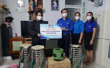 Trao phương tiện sinh kế cho gia đình Ánh Tuyết.