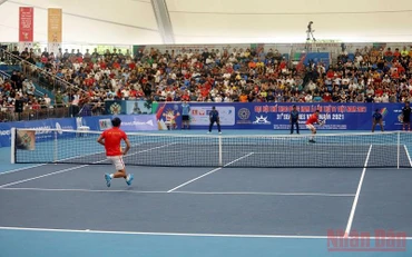 Trận chung kết nội dung đơn nam môn Quần vợt giữa Lý Hoàng Nam và Trịnh Linh Giang.