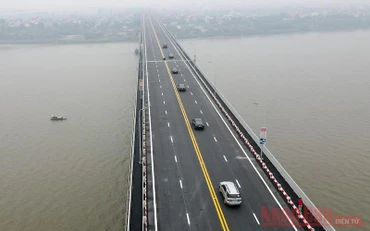 Cầu Thăng Long chính thức thông xe sau gần năm tháng sửa chữa