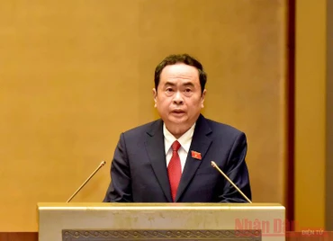 Phó Chủ tịch thường trực Quốc hội Trần Thanh Mẫn trình bày báo cáo tại phiên khai mạc. Ảnh: LÂM HIỂN