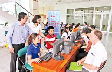 Người nộp thuế được hỗ trợ, tư vấn và làm thủ tục quyết toán thuế thu nhập cá nhân 2019 tại một thành viên thuộc câu lạc bộ đại lý thuế thành phố (Ảnh minh họa: Hoàng Liêm).