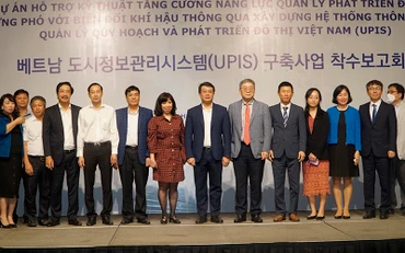Các đại biểu chụp ảnh lưu niệm tại Hội nghị.