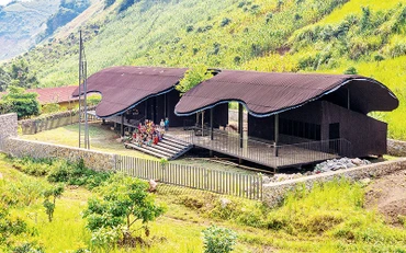Ðiểm trường Bó Mon sau danh hiệu “Dự án chung tay của năm” (Ashui Awards 2020) đã giành giải Nhất tại giải thưởng quốc tế Baku lần 5 và giải A+ Awards năm 2021.