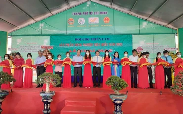 Cắt băng khai mạc hội chợ, triển lãm sản phẩm nông nghiệp tiêu biểu Thành phố Hồ Chí Minh.