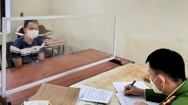 Công an ghi lời khai của đối tượng Đàm Quang Điệp.