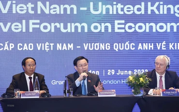 Chủ tịch Quốc hội Vương Đình Huệ phát biểu. (Ảnh: TTXVN)