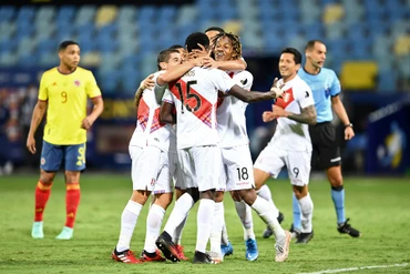 Peru gây bất ngờ khi nhập cuộc đầy tự tin trước Colombia dù bị đánh giá thấp hơn. (Ảnh: Getty)