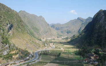 Cao nguyên đá Ðồng Văn chứa đựng nhiều di sản địa chất, văn hóa phong phú, đặc sắc. 
