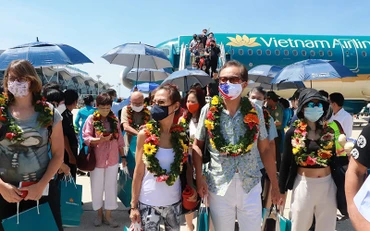 Vietnam Airlines khai trương đường bay Nha Trang-Singapore