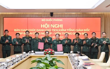 Thượng tướng Vũ Hải Sản, Thứ trưởng Quốc phòng, chủ trì Lễ bàn giao chức danh và nhiệm vụ Chủ tịch, Tổng Giám đốc Tập đoàn Viettel.