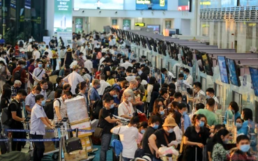 Sân bay Nội Bài đông nghẹt khách nghỉ lễ 30-4 và 1-5