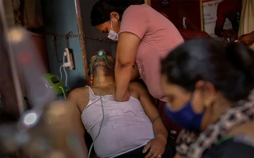 Hình ảnh do nhóm phóng viên của Reuters ghi nhận trong làn sóng Covid-19 thứ hai tại Ấn Độ.