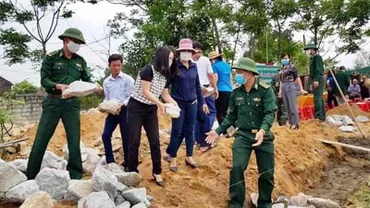 Đồn Biên phòng Hà Tĩnh xây dựng, bàn giao 66 ngôi nhà tình nghĩa cho các gia đình khó khăn trên địa bàn. 