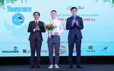 Các tác giả đoạt giải nhất cuộc thi.