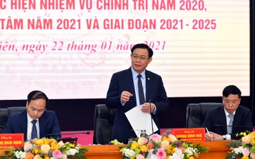 Đồng chí Vương Đình Huệ, Ủy viên Bộ Chính trị, Bí thư Thành ủy phát biểu ý kiến tại buổi làm việc.