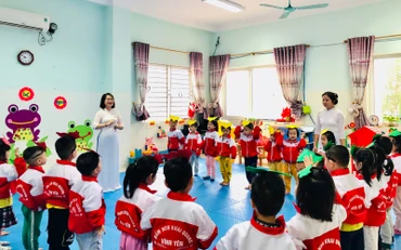 Nhiều trẻ em trường tư thục là con công nhân các khu công nghiệp.
