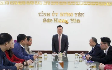 Tổng Biên tập Báo Nhân Dân Lê Quốc Minh làm việc với Báo Hưng Yên.